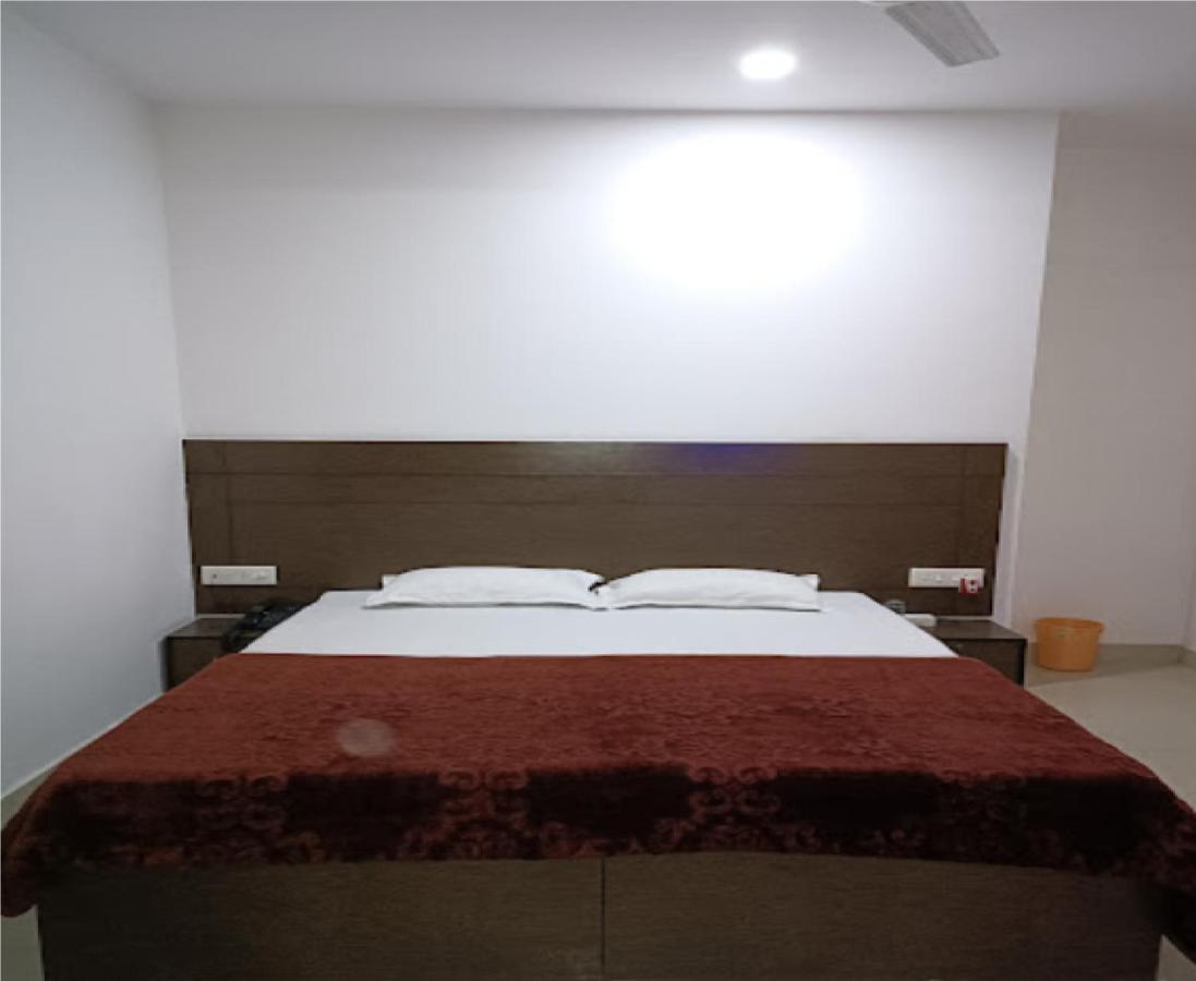 Supreme Guest House By Wb Inn Агра Экстерьер фото